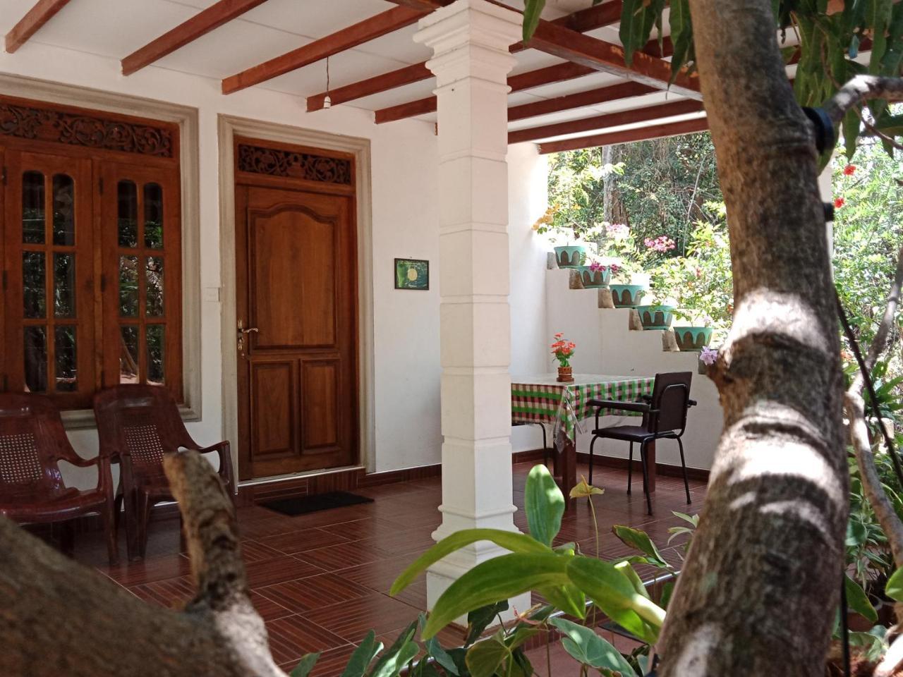 Liyara Home Stay シギリヤ エクステリア 写真