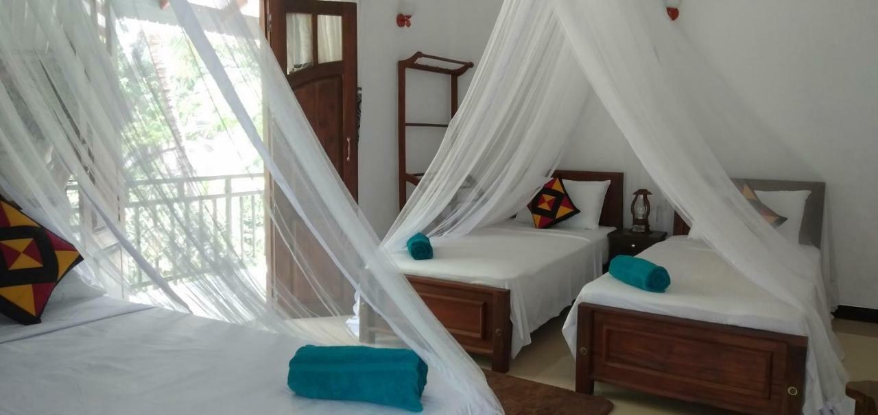 Liyara Home Stay シギリヤ エクステリア 写真